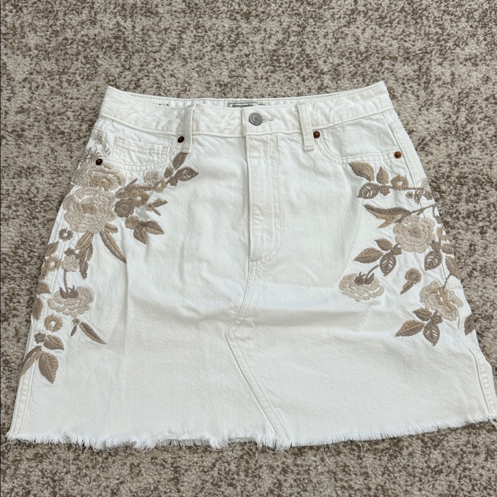 Abercrombie & Fitch White A-Line Skirt